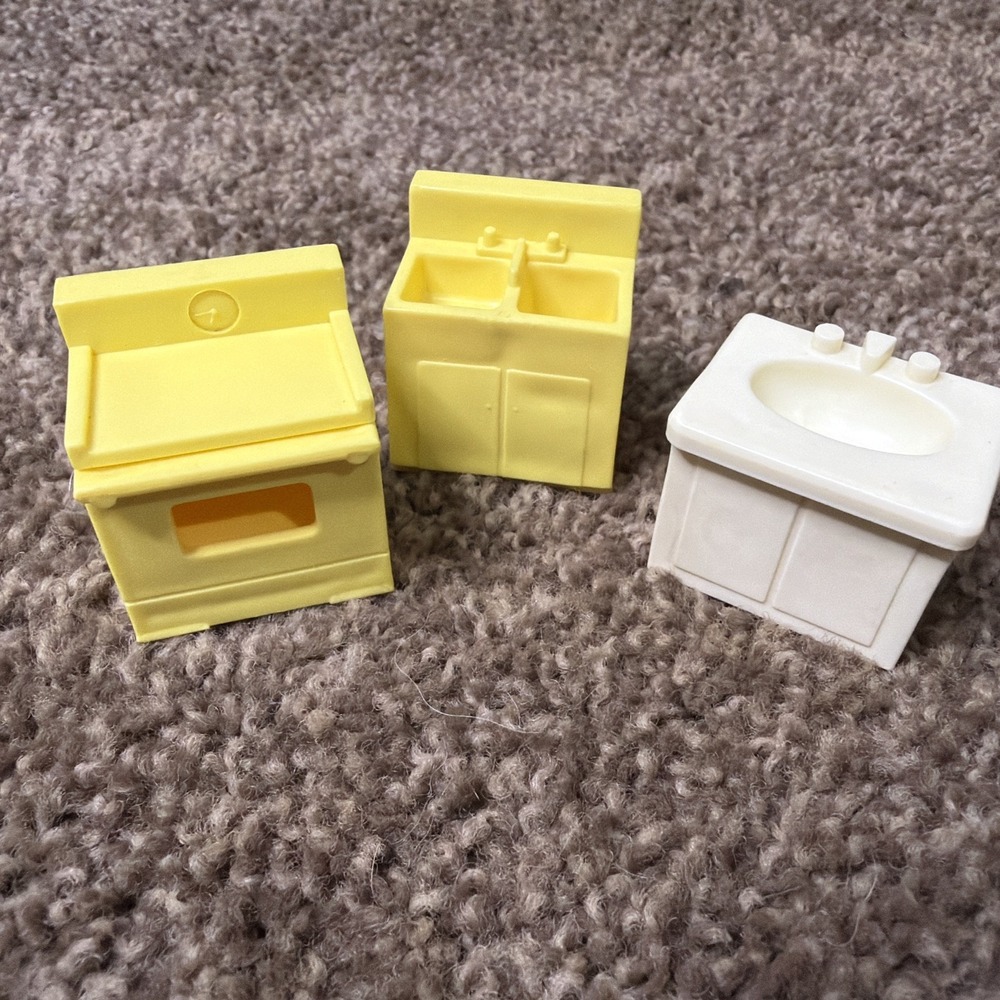 Little People Stove Sink Yellow Kitchen White Bathroom Sink Vtg Fisher Price
